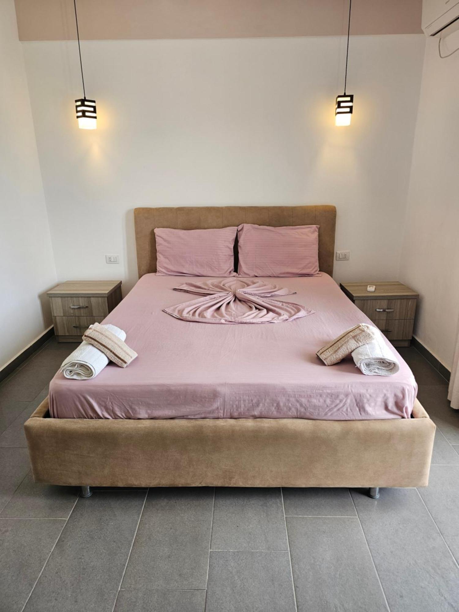 Hotel Irini Sarandë Esterno foto