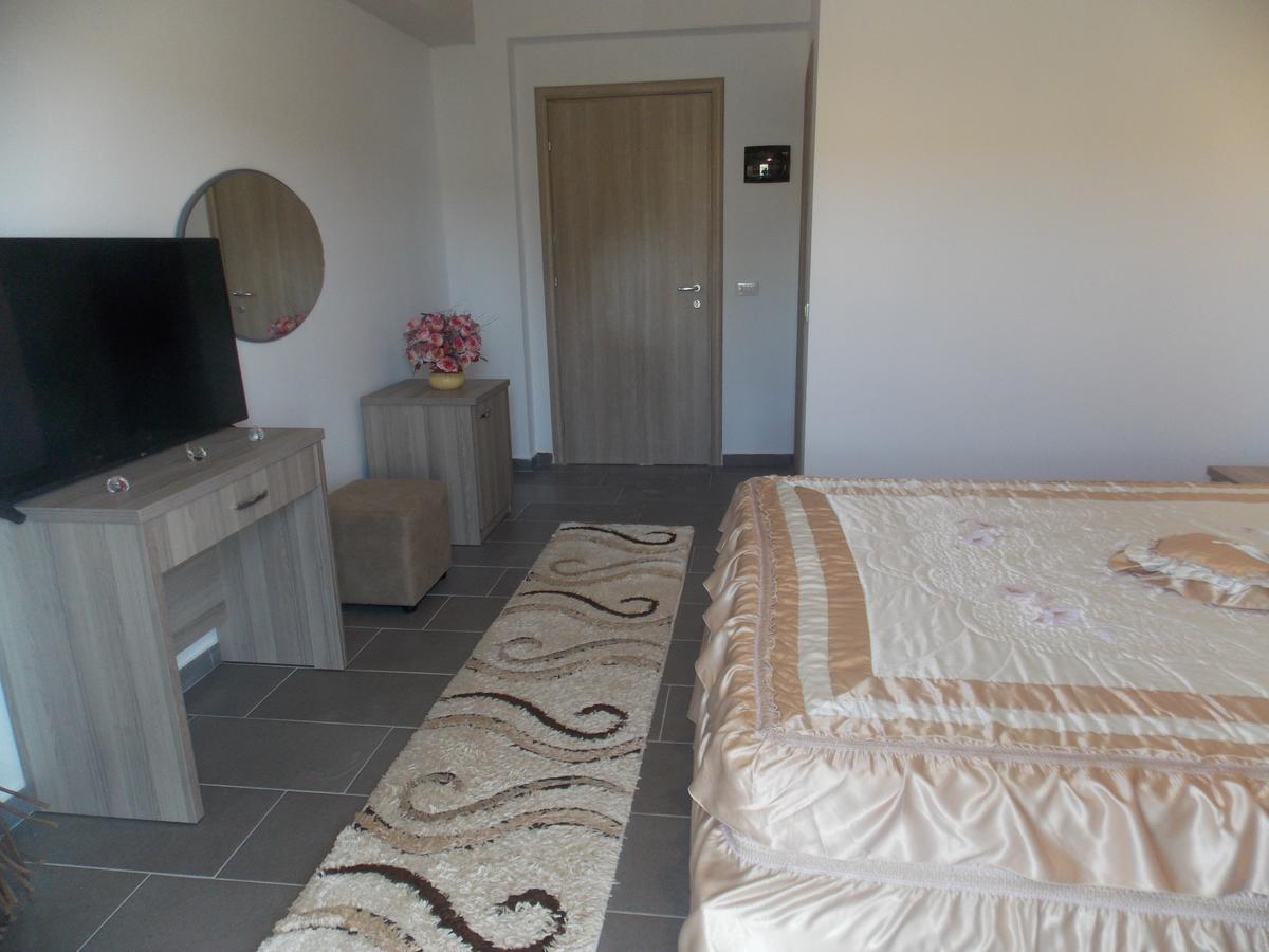 Hotel Irini Sarandë Esterno foto