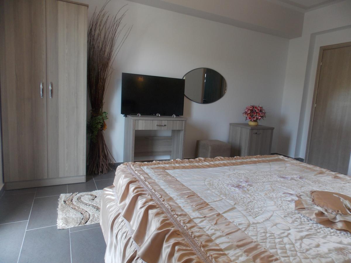 Hotel Irini Sarandë Esterno foto