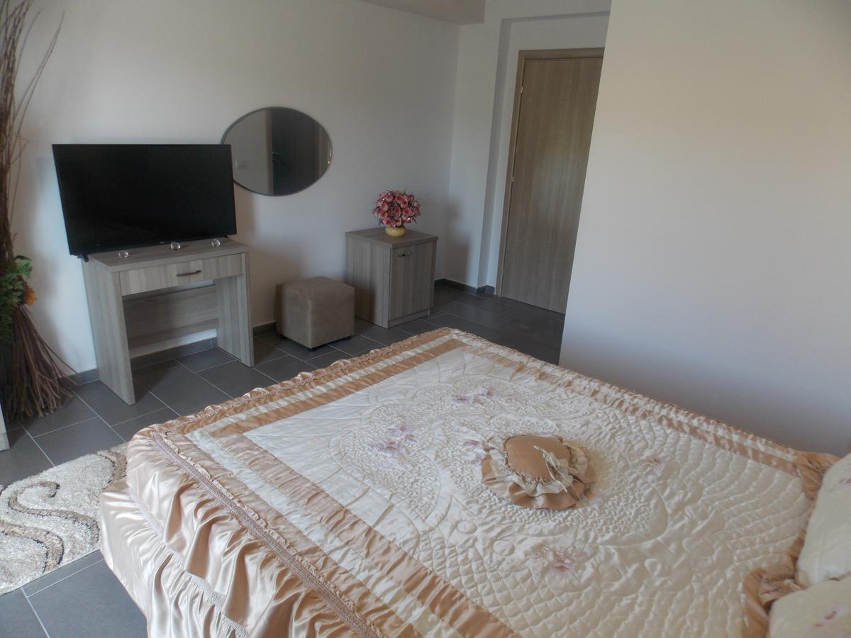 Hotel Irini Sarandë Esterno foto