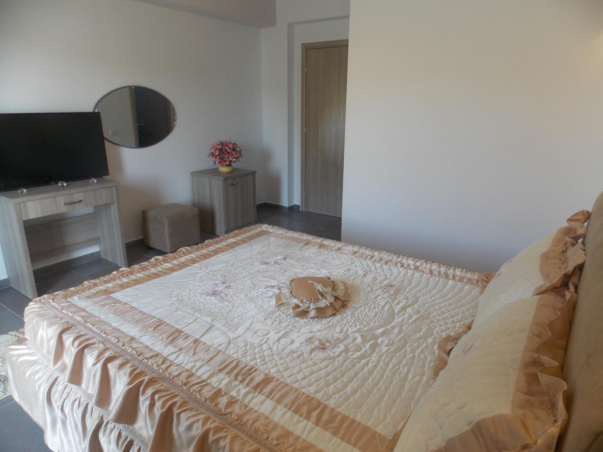 Hotel Irini Sarandë Esterno foto